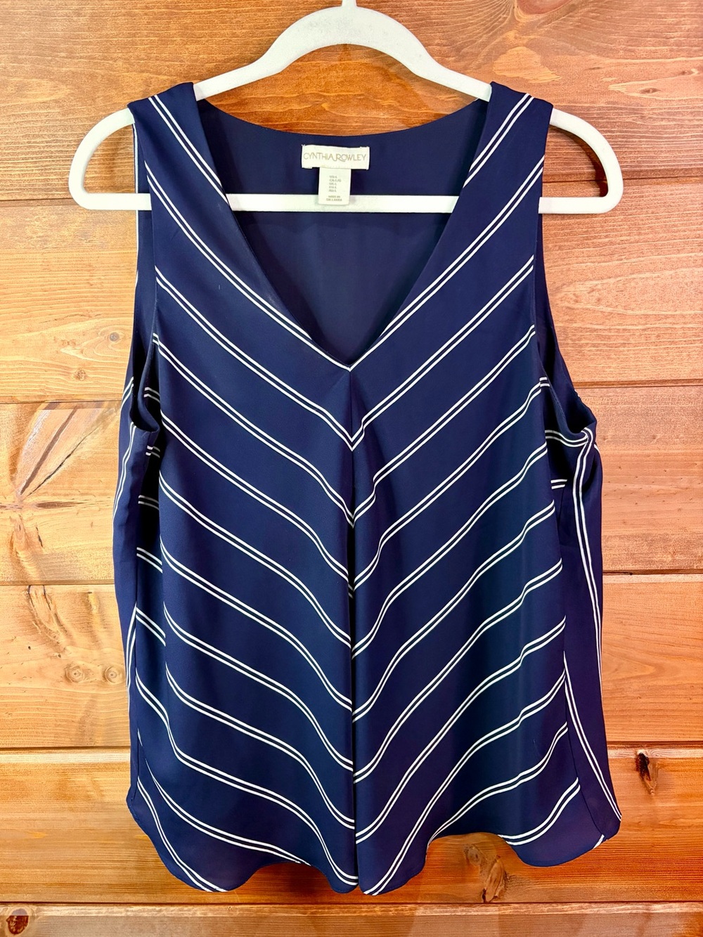 Cynthia Rowley Navy & White Striped V-Neck Sleeveless Camisole Size Large 💙